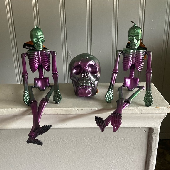 Set of 3- 2-18” Metallic Finish Purple/Green Hanging Skeltons & Skull Decoration - Picture 3 of 17